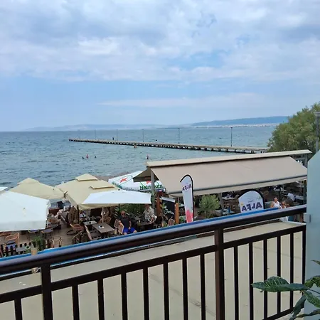 Seashore A * Peraía